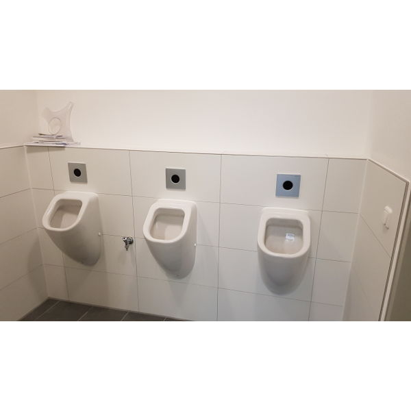 Referenz „Bädersanierung Bürogebäude“ der Firma E. Miller in Krailling, Würmtal aus dem Jahr 2018 in München – Nachher Urinale